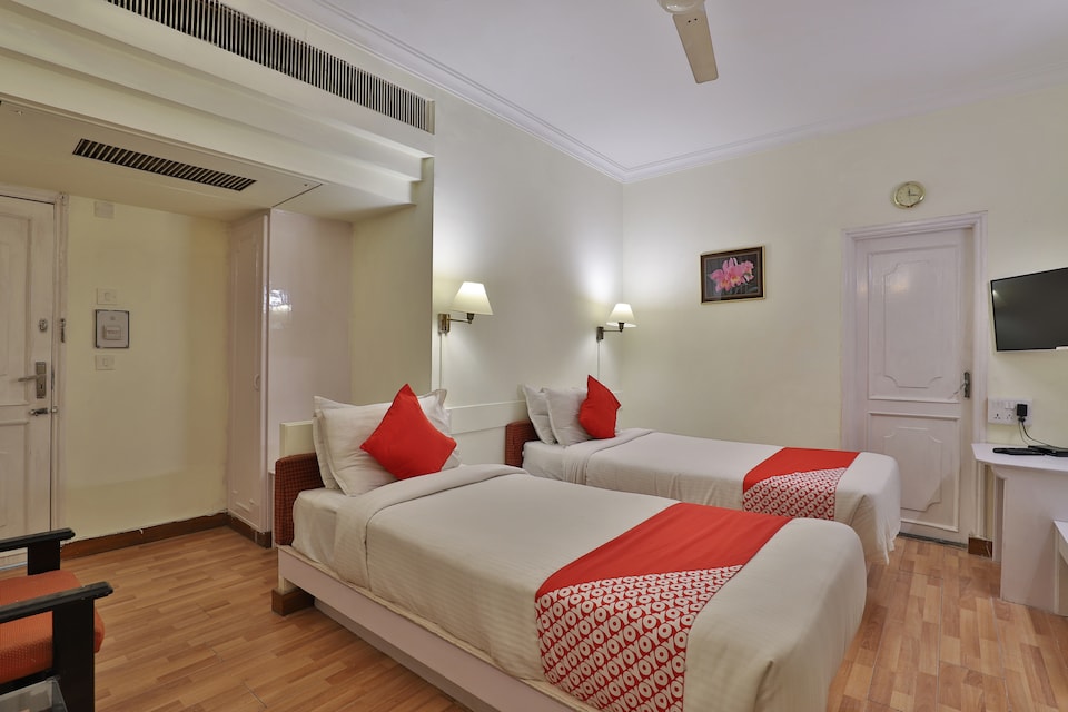 OYO 2308 Hotel Crown, Navrangpura Ahmedabad, Ahmedabad