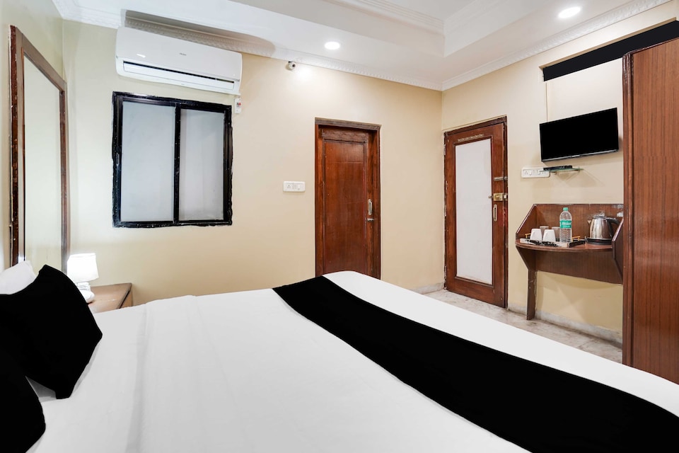 Collection O Pithampur, Pithampur Indore, Indore