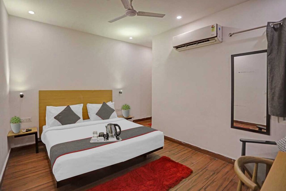 Townhouse Samaypur Badli Metro Station Formerly Hotel Bansal, Pitampura - Rohini Delhi, Delhi