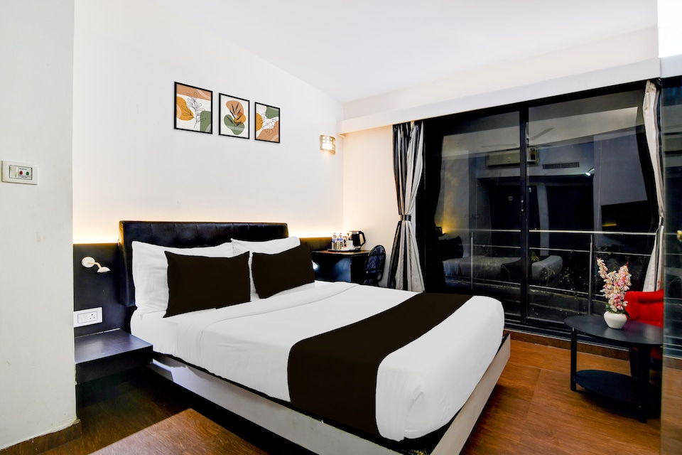 Townhouse Oak Ballygunge Formerly Hotel Lovelock, Ballygunge Kolkata, Kolkata