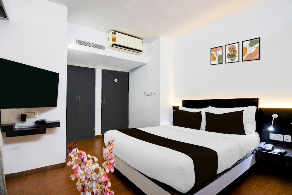Townhouse Oak Ballygunge Formerly Hotel Lovelock, Ballygunge Kolkata, Kolkata