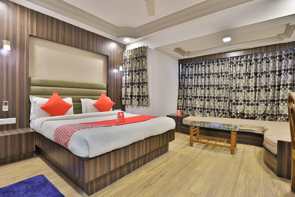 Collection O Hotel Shri Krishna Palace, SG Highway Ahmedabad, Ahmedabad