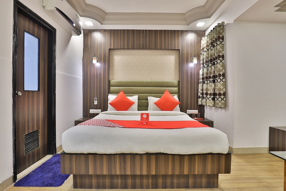 Collection O Hotel Shri Krishna Palace, SG Highway Ahmedabad, Ahmedabad