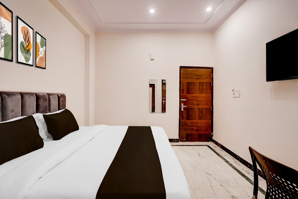Hotel O R.N. Residency 3, Vaishali Kaushambi Metro, Ghaziabad