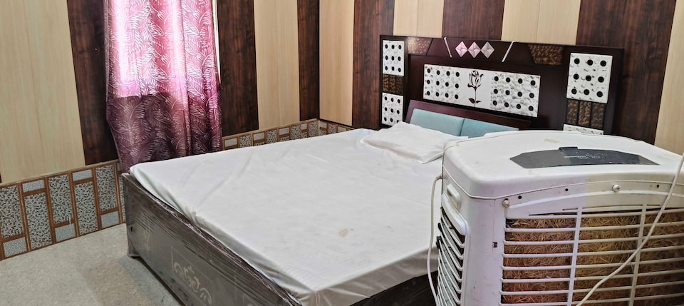 SPOT ON Golden Palace Hotel, Bidhuna, Bidhuna