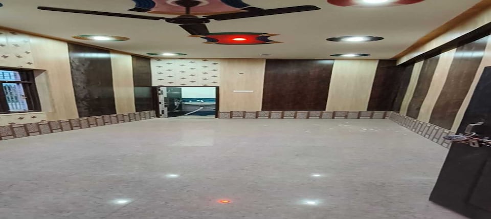 SPOT ON Golden Palace Hotel, Bidhuna, Bidhuna