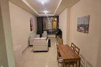  Luxurious One Bedroom Apartment