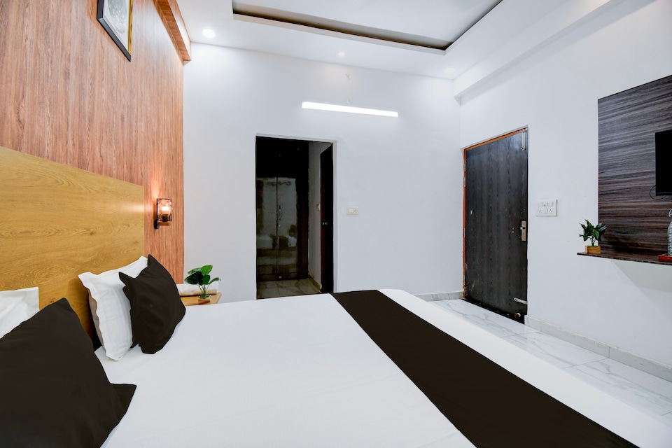 Hotel O VELMORA HOTEL, Gomti Nagar Lucknow, Lucknow