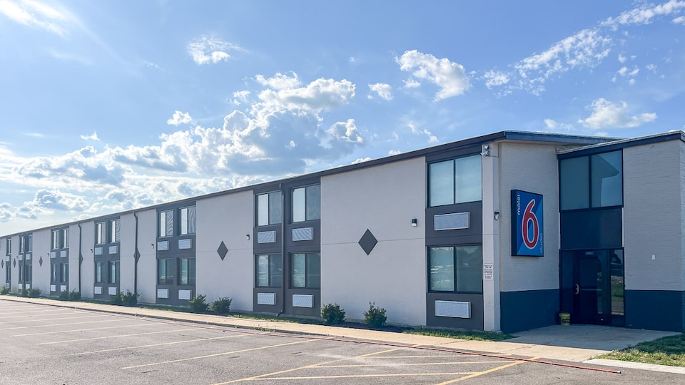 Studio 6 Rockford, IL – RFD Airport, Rockford IL, Rockford IL