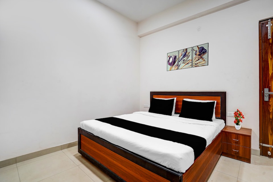Hotel O Sector 49 Noida Formerly The Urban, Noida Expressway SEZ, Noida