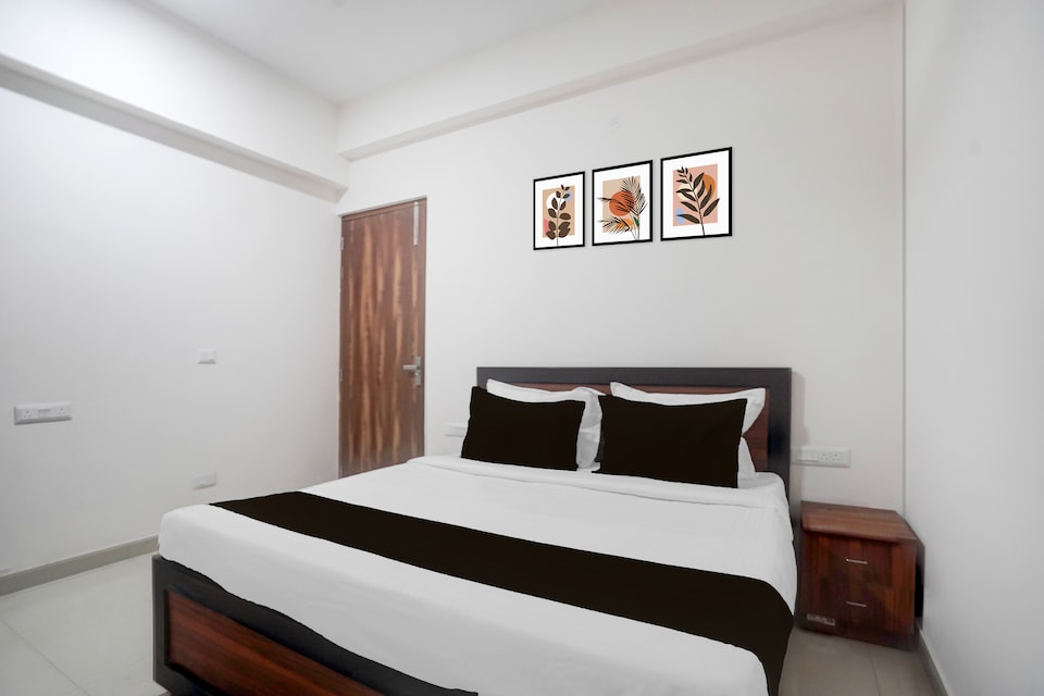 Hotel O The Urban , Noida Expressway SEZ, Noida