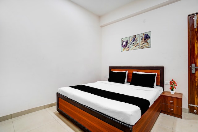 Hotel O Sector 49 Noida Formerly The Urban