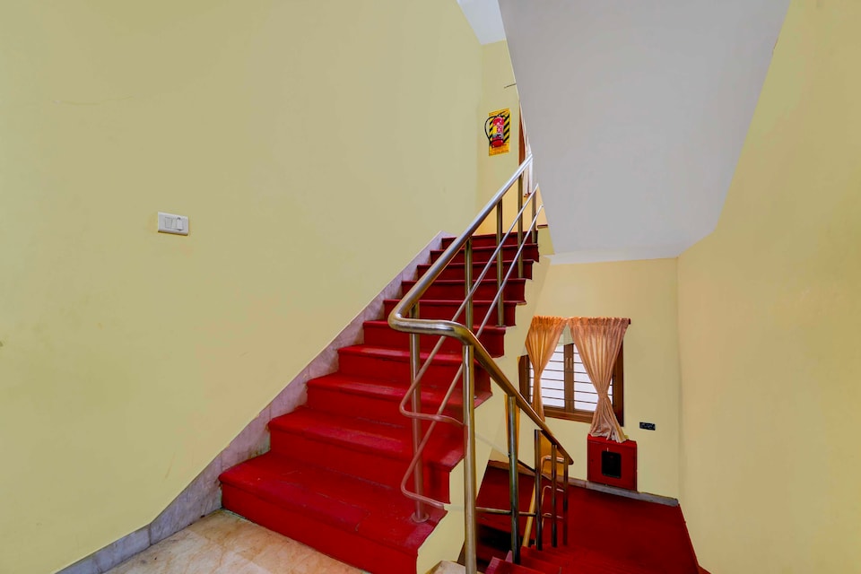 Townhouse Gandhipuram Central Bus Stand, Gandhipuram Coimbatore, Coimbatore