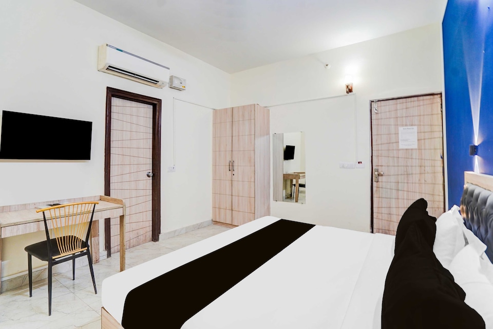 Hotel O West Vinod Nagar Metro Station, Anand Vihar Delhi, Delhi