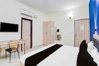 Hotel O West Vinod Nagar Metro Station