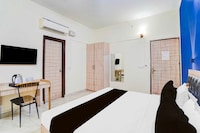 Hotel O West Vinod Nagar Metro Station