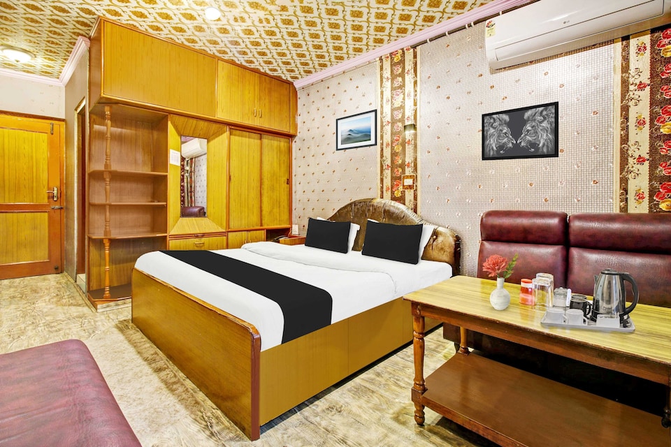 Collection O Residency Road Srinagar, Rajbagh, Srinagar