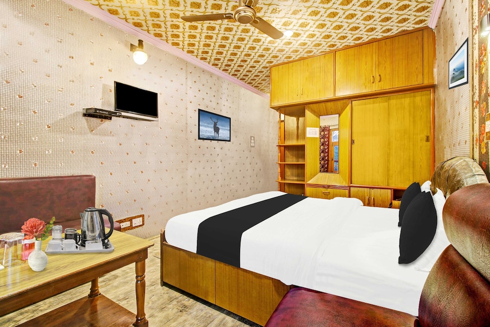 Collection O Residency Road Srinagar, Rajbagh, Srinagar