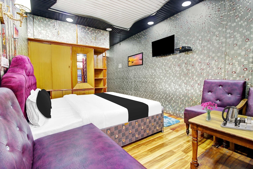 Collection O Residency Road Srinagar, Rajbagh, Srinagar