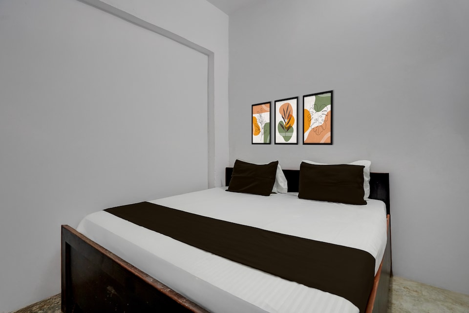 SPOT ON RED DIAMOND HOTEL & SWEET RESTAURANT, Mumfordganj Allahabad, Prayagraj