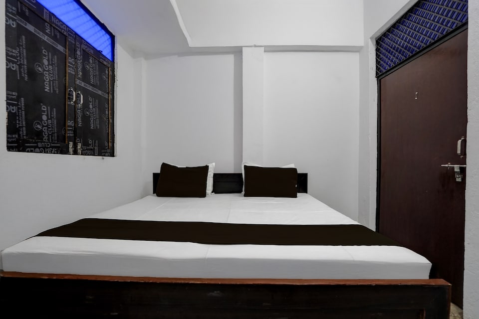 SPOT ON RED DIAMOND HOTEL & SWEET RESTAURANT, Mumfordganj Allahabad, Prayagraj