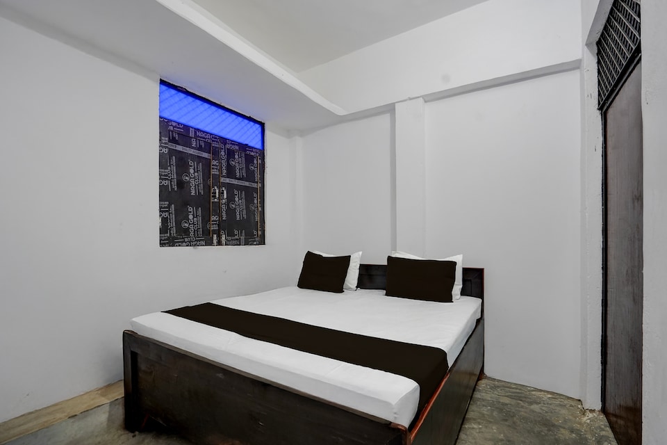 SPOT ON RED DIAMOND HOTEL & SWEET RESTAURANT, Mumfordganj Allahabad, Prayagraj