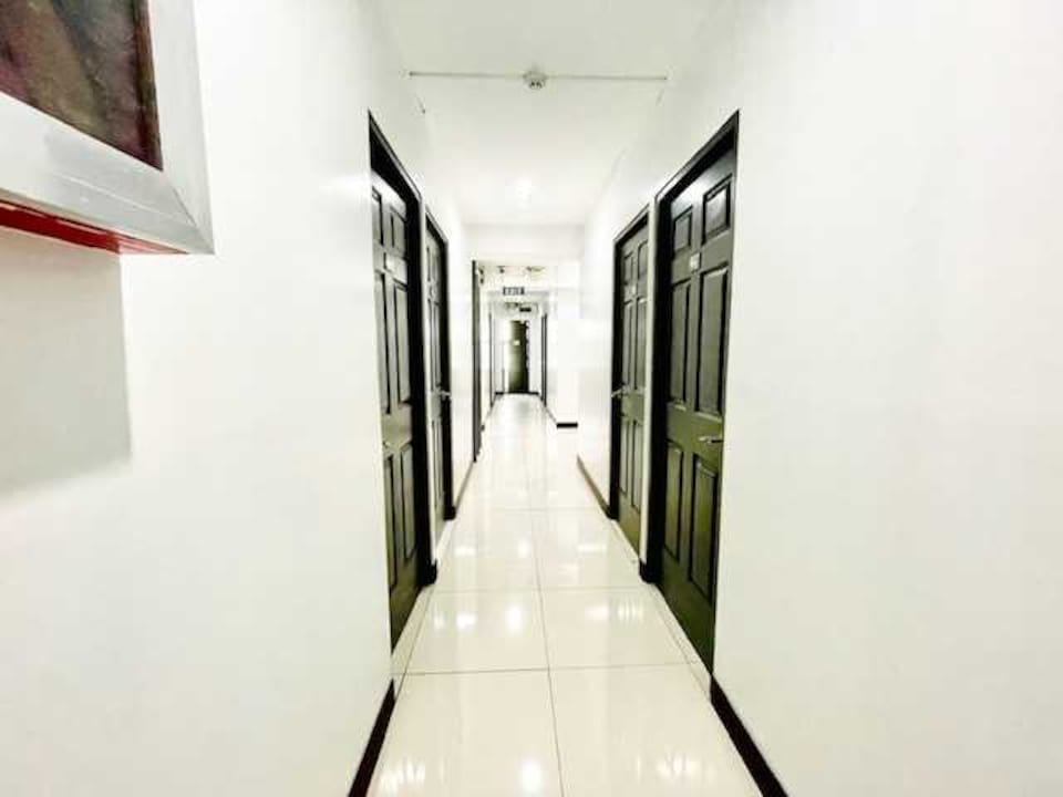  Cosmo Hotel, Quezon City, Quezon City