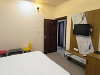 Hotel O Taj East Metro Station