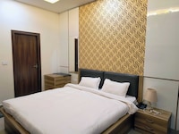 Hotel O Taj East Metro Station