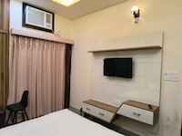 Hotel O Taj East Metro Station