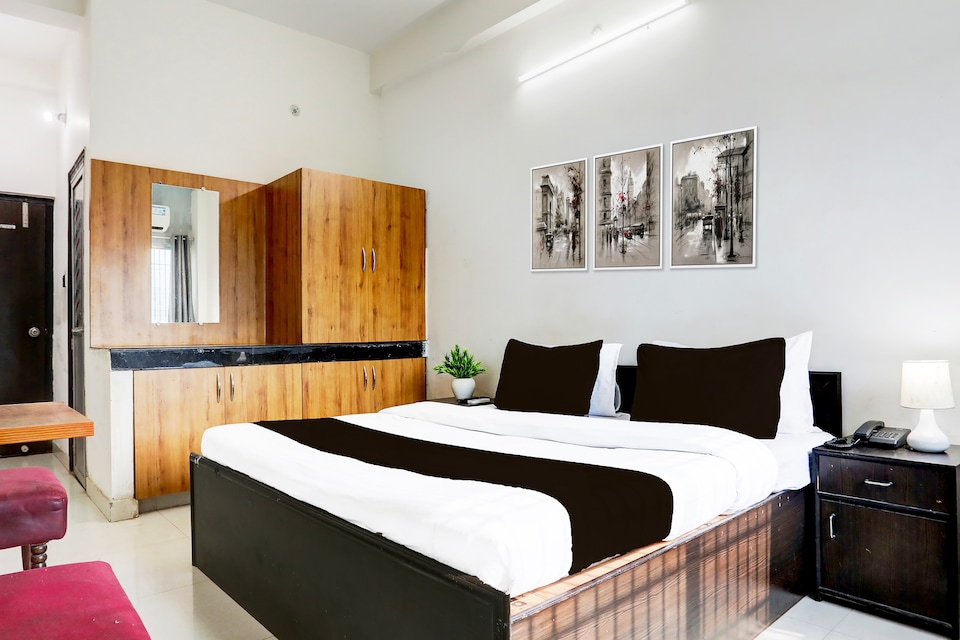 Hotel O Shivam Grand, Golghar, Gorakhpur
