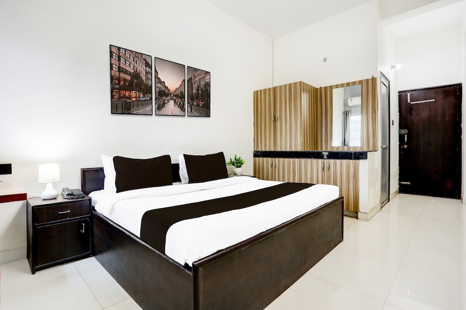 Hotel O Shivam Grand, Golghar, Gorakhpur