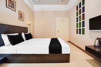 Hotel O New Aatish Market Metro Station