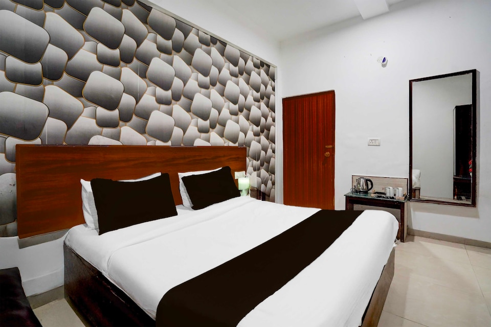 [Day Stay - 8 AM to 8 PM] Hotel O Tourist Complex Area, Fatehabad Road, Agra