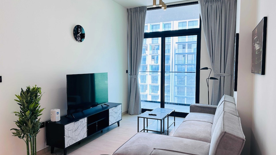 OYO HOME 1560 Furnished 1bed Apartment At Azizi Aliyah, Discovery Garden Dubai, Dubai