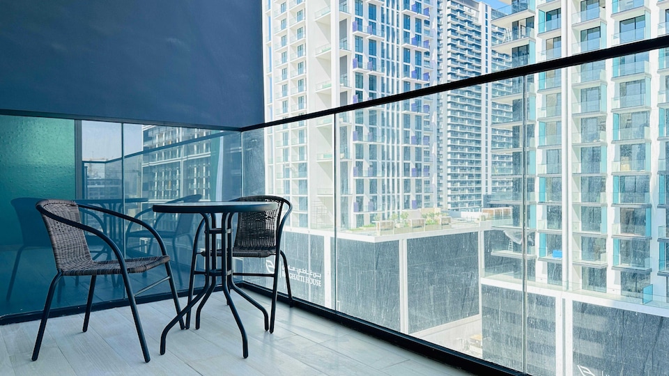 OYO HOME 1560 Furnished 1bed Apartment At Azizi Aliyah, Discovery Garden Dubai, Dubai