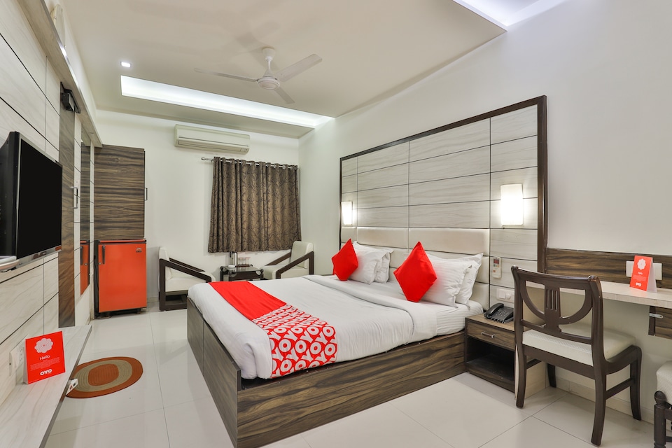 Capital O 2351 Hotel Golden Plaza, Ashram Road Ahmedabad, Ahmedabad