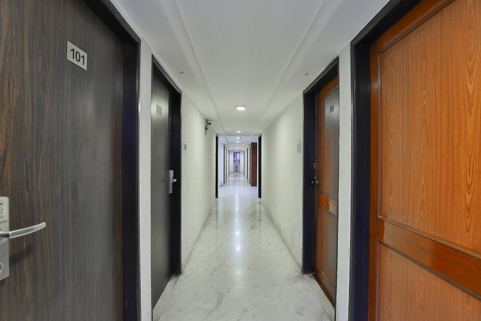 Capital O 2351 Hotel Golden Plaza, Ashram Road Ahmedabad, Ahmedabad