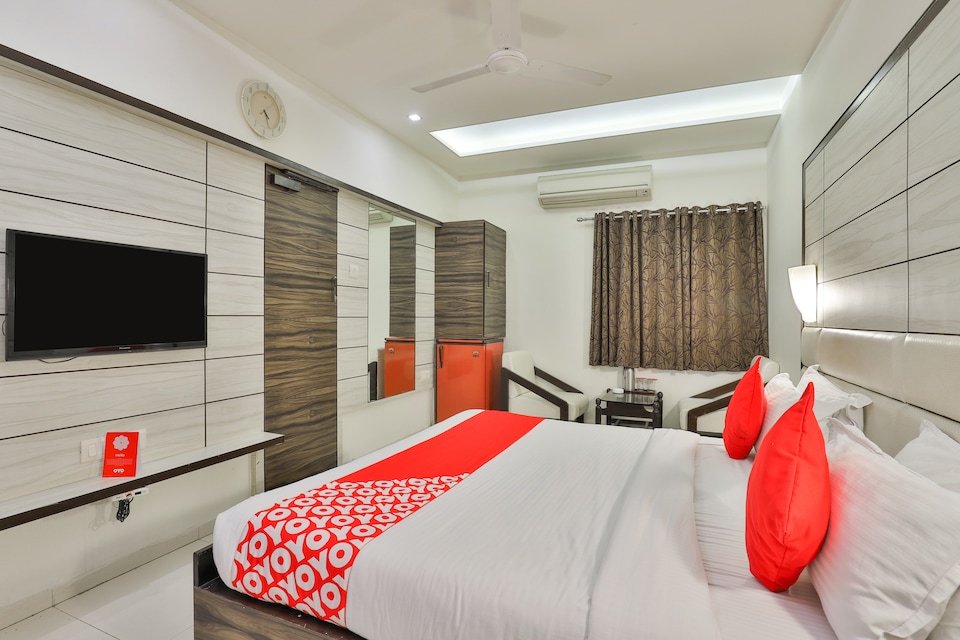Capital O 2351 Hotel Golden Plaza, Ashram Road Ahmedabad, Ahmedabad
