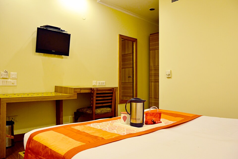 OYO 2355 The Pearl Hotels, Karol Bagh Delhi, Delhi