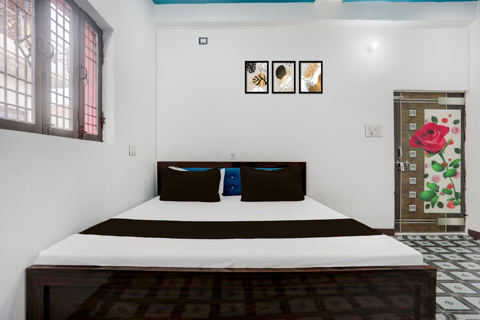 SPOT ON Ajay Hotel Phulpur Railway station, Rambagh Allahabad, Prayagraj