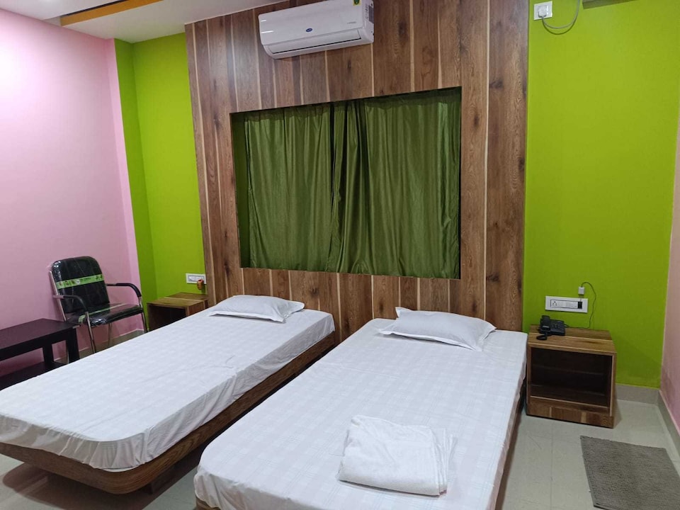 SPOT ON Hotel S OYO, Gopiganj, Gopiganj