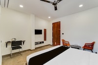 Collection O Mailardevpally Near Owaisi Hospital Tolkanti Arcade