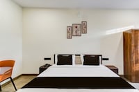 Collection O Mailardevpally Near Owaisi Hospital Tolkanti Arcade