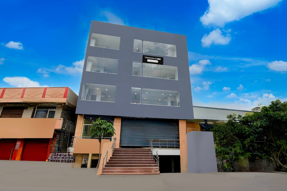 [Day Stay - 12 Hrs Slot : 8 AM to 8 PM] Collection O Chakripuram Near Khusaiguda Bus Stop, Secunderabad, Hyderabad