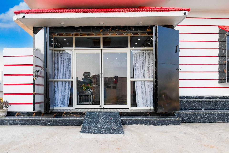 Collection O Swargadwar Sea Beach, Grand Road Puri, Puri