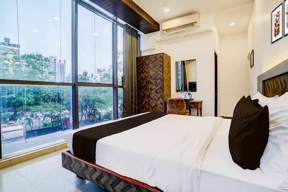 Super Collection O Sanpada Railway Junction, Mumbai Airoli-Vashi, Mumbai