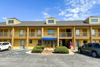 Bonita Lakes Inn by Capital O Meridian I20