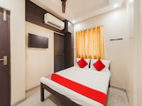 Collection O Thousand Lights Metro Station