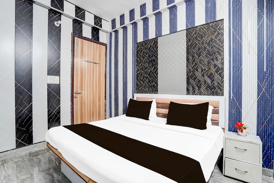 Collection O Sector 121 Gaur City Mall Noida Royal FNG, Greater Noida, Noida